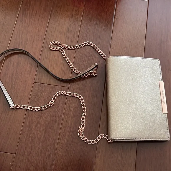 Michael Kors 3 in 1 Crossbody in Rose Gold - Picture 13 of 15